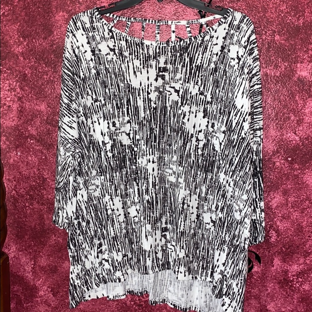 Forever 21(Love lo 21) Black and white tunic Large